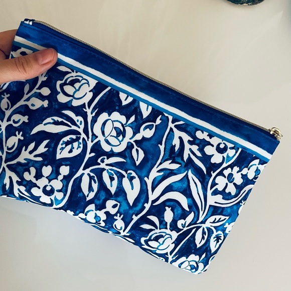 DOLCE GABBANA STYLE Estee Lauder Blue White Floral Bag makeup cosmetic flower - Picture 2 of 5